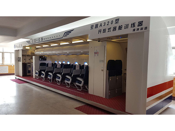 航空服务舱落户校园讲堂上