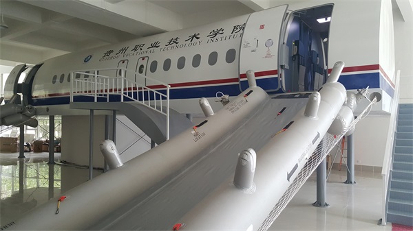 为什么要在航空仿照舱中进行实训课程？